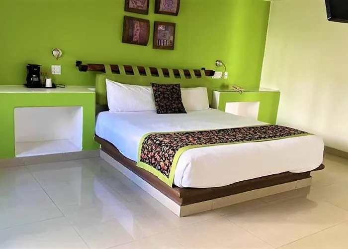 Seven Crown Express & Suites By Kavia